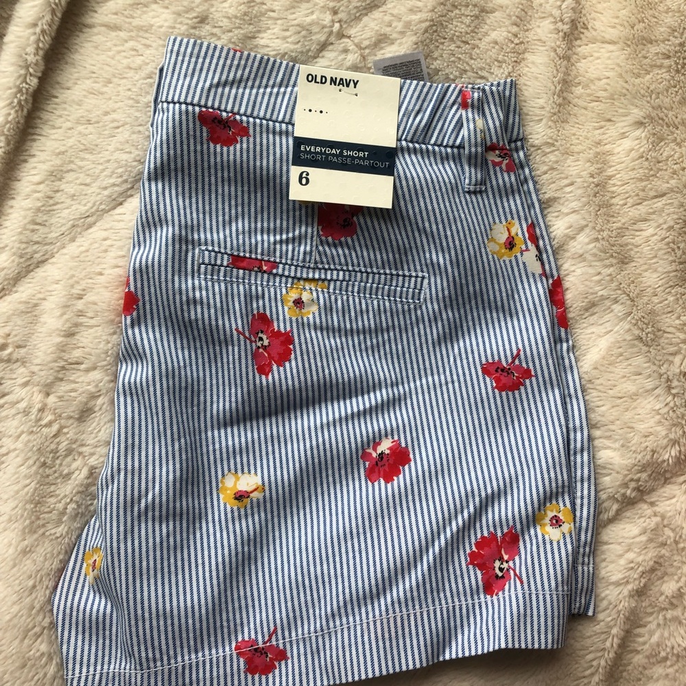 OLD NAVY Everyday Short